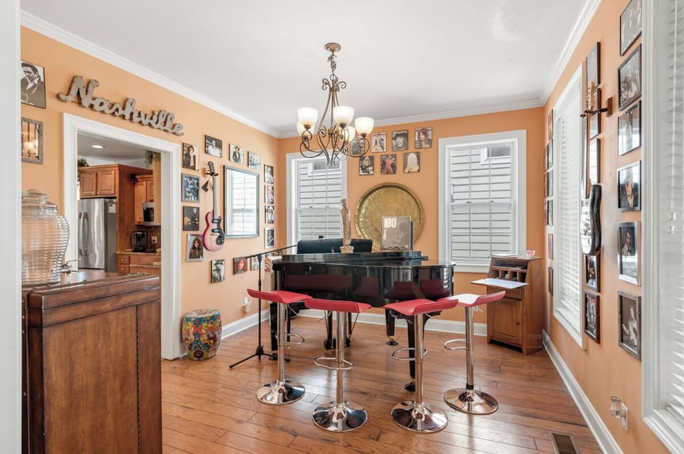 PAINO ROOM 