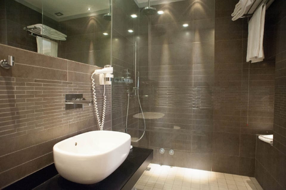 Standard Double Room | Bathroom | Hair dryer, slippers, bidet, towels