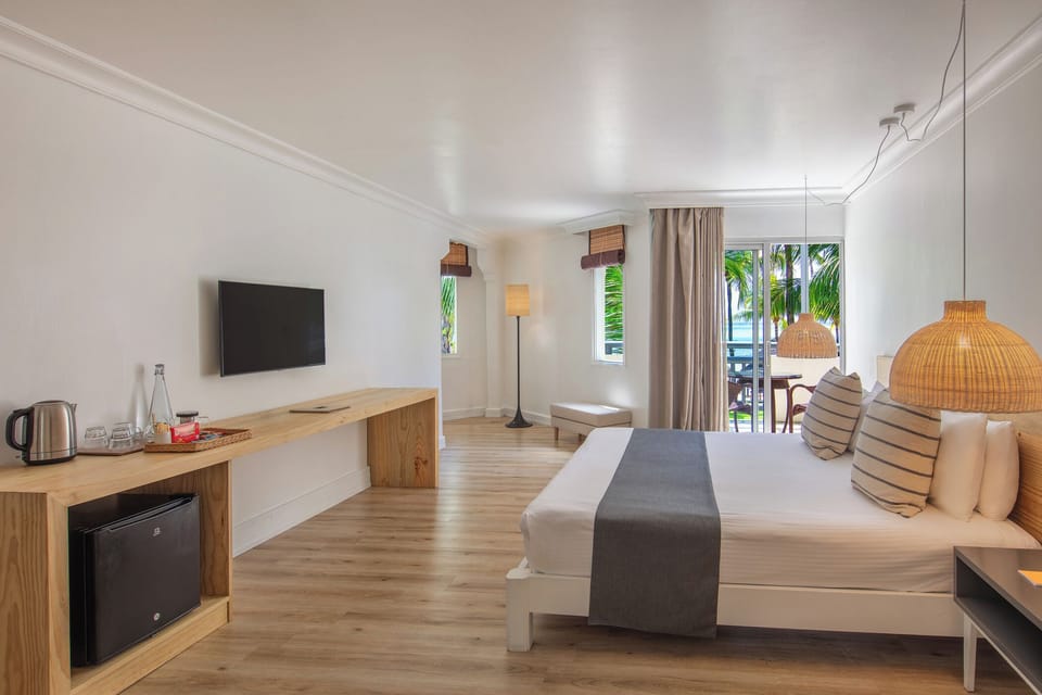 Deluxe Suite | Premium bedding, in-room safe, desk, blackout drapes