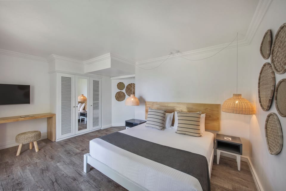Superior Room, Sea Facing | Premium bedding, in-room safe, desk, blackout drapes