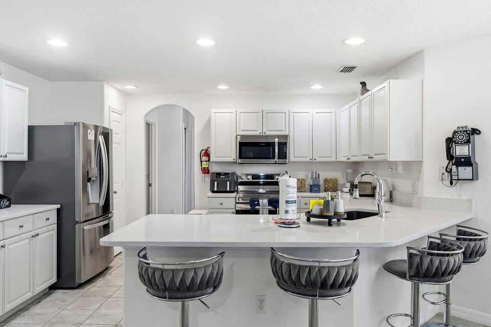 Family House | Private kitchen | Full-size fridge, microwave, oven, stovetop