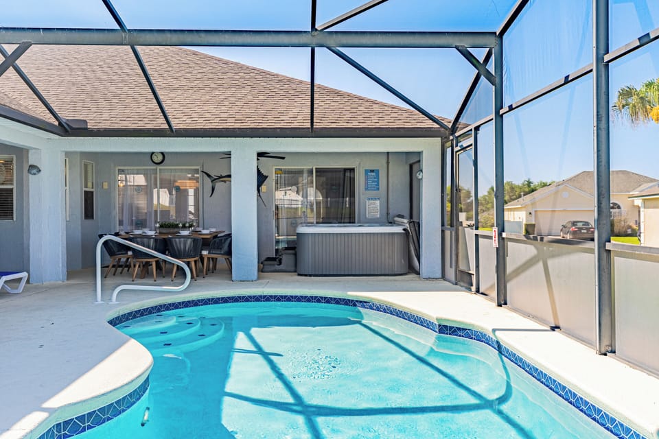 Outdoor pool, sun loungers