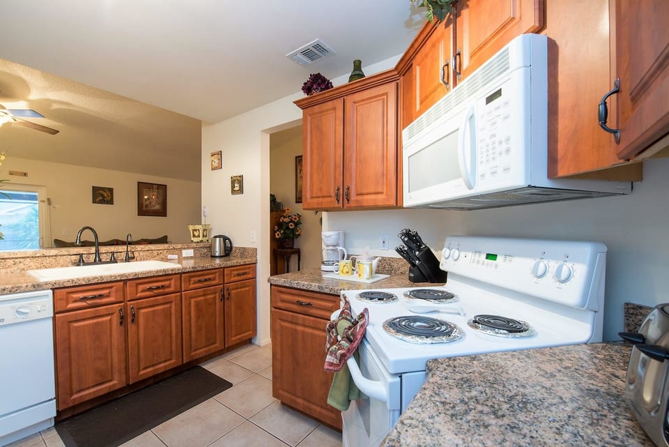 Family House | Private kitchen | Fridge, microwave, oven, stovetop