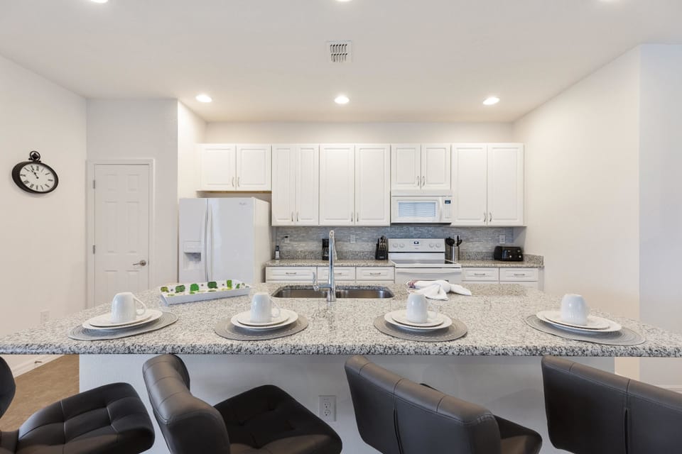 Family House | In-room dining