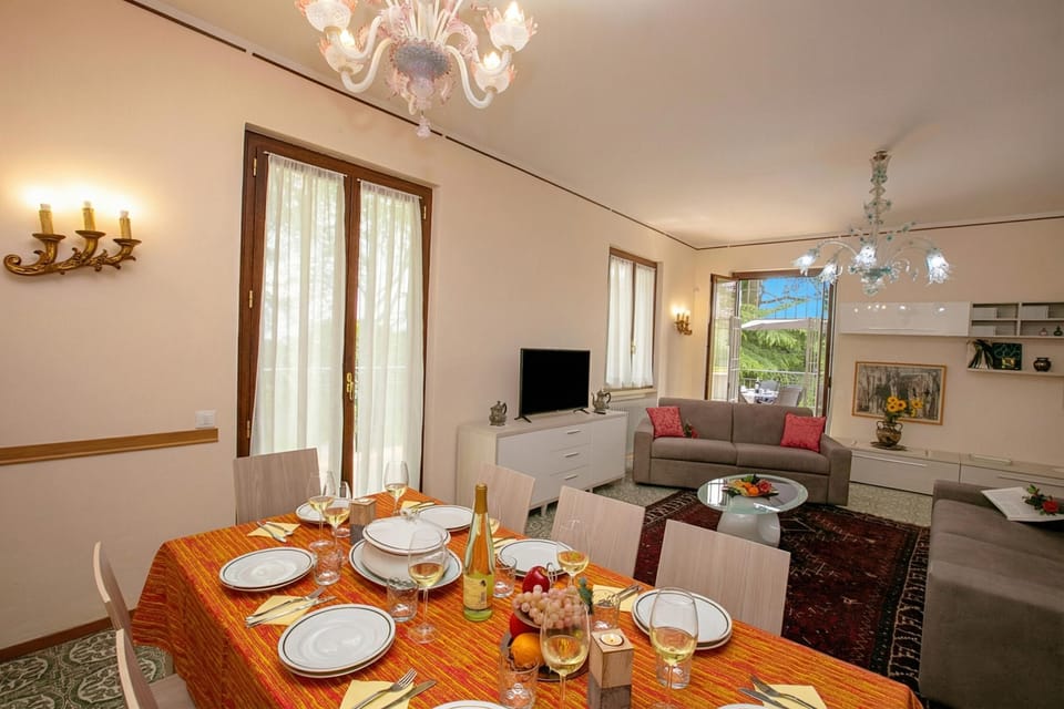 Dining table in the living area on the 1st floor