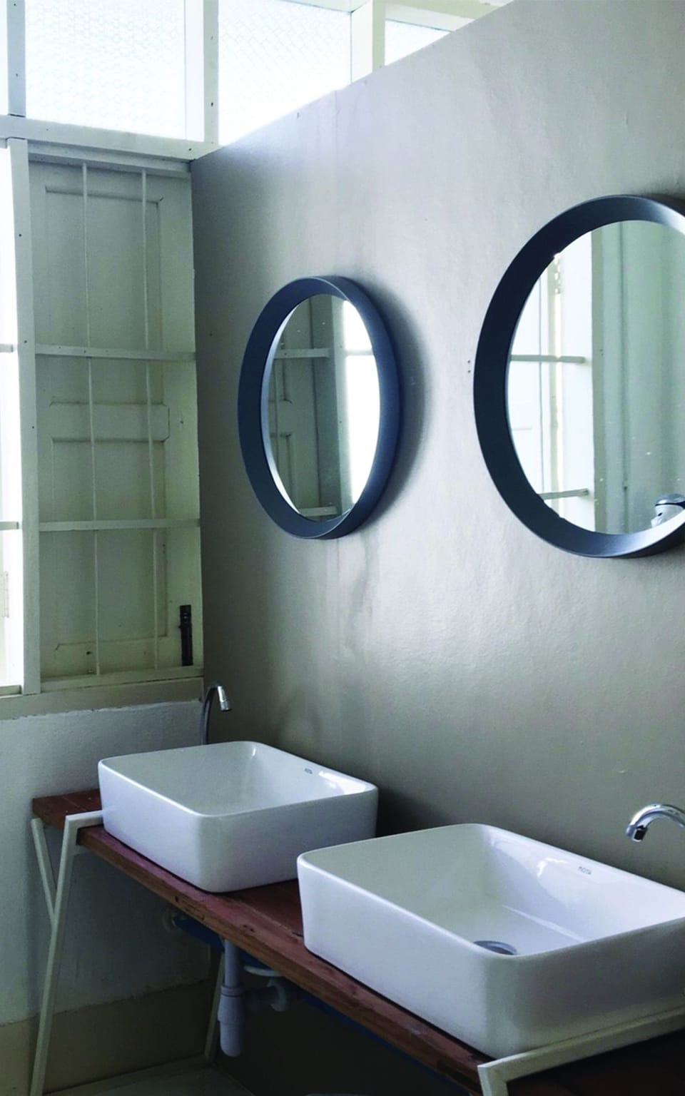 Bathroom sink