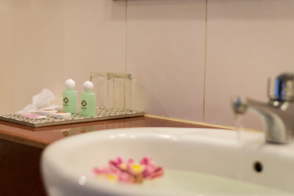 Basic Apartment, 1 King Bed, Non Smoking | Bathroom | Shower, rainfall showerhead, free toiletries, hair dryer