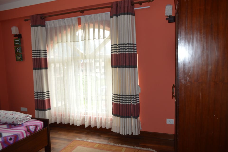 Deluxe Double Room, 1 Queen Bed, Non Smoking | Bathroom | Shower, slippers, towels