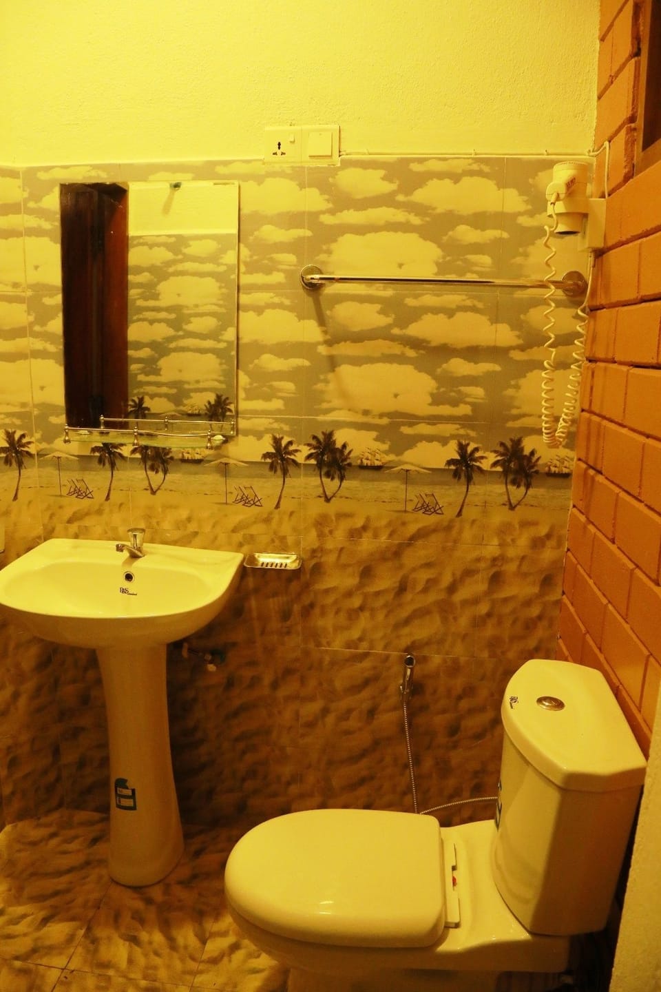 Shower, free toiletries, towels