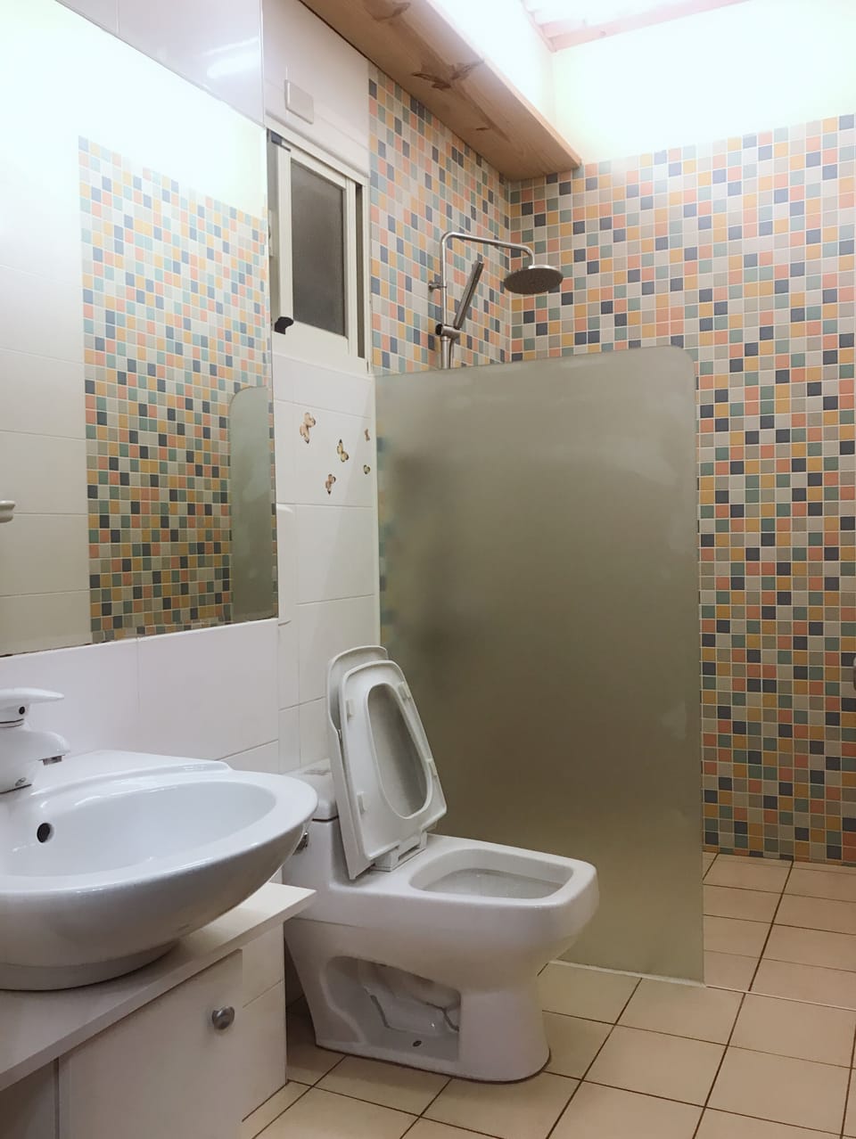 Standard Quadruple Room, 1 Bedroom | Bathroom | Shower, rainfall showerhead, free toiletries, hair dryer