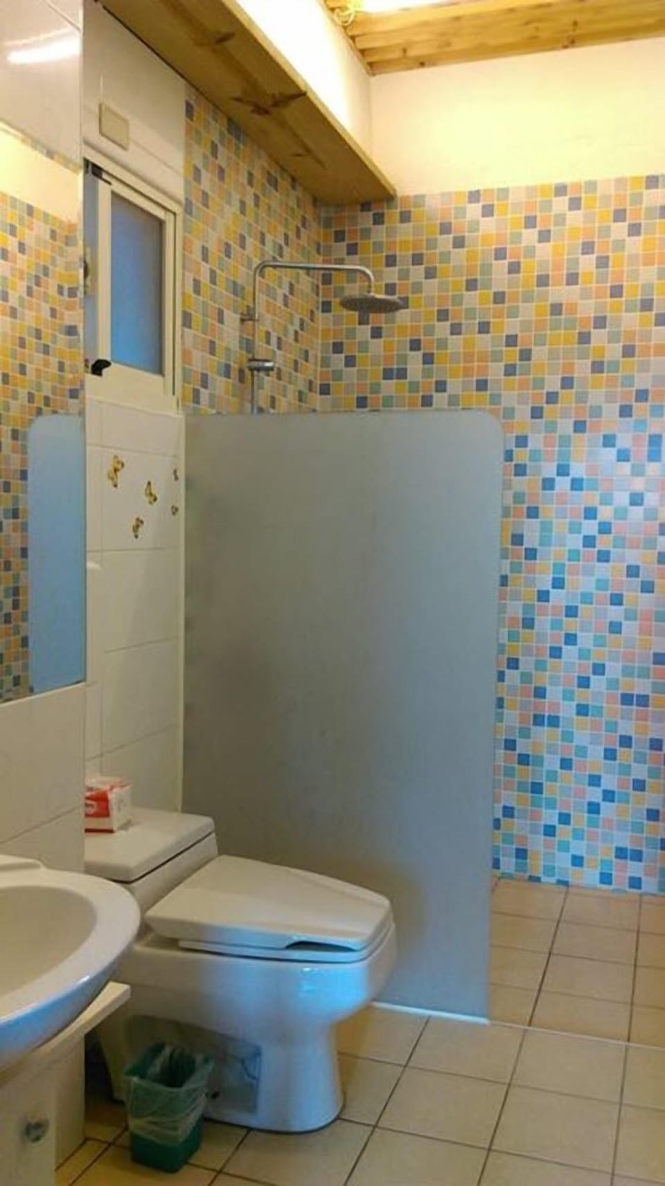 Standard Quadruple Room, 1 Bedroom | Bathroom | Shower, rainfall showerhead, free toiletries, hair dryer