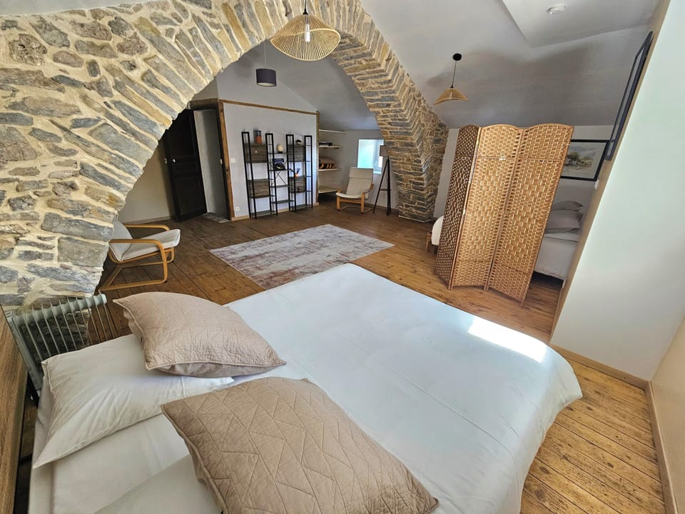 Comfort Cottage, 2 Bedrooms | 1 bedroom, individually decorated, individually furnished, desk