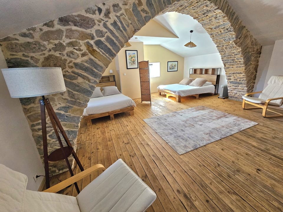 Comfort Cottage, 2 Bedrooms | 1 bedroom, individually decorated, individually furnished, desk