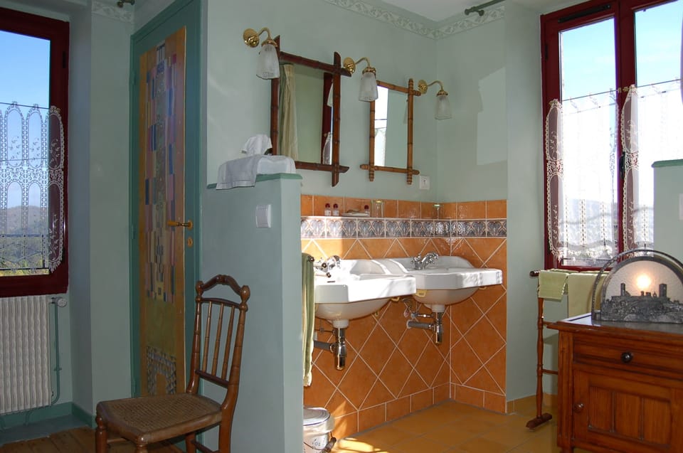 Double Room (Mercuès) | Bathroom sink
