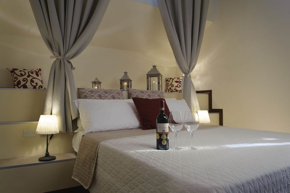 Classic Double Room | Desk, soundproofing, free WiFi, bed sheets