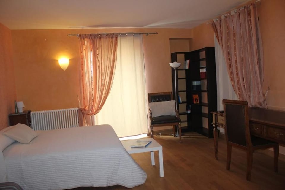 Superior Quadruple Room, Multiple Beds | Desk, rollaway beds, free WiFi, bed sheets