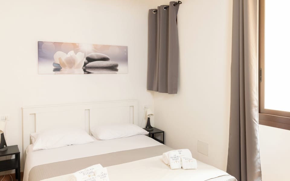 Double Room, Private Bathroom | Premium bedding, minibar, in-room safe, desk