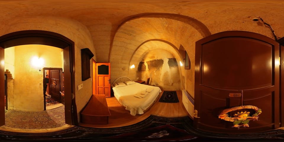 Traditional Double Room | Hypo-allergenic bedding, individually decorated, desk, laptop workspace