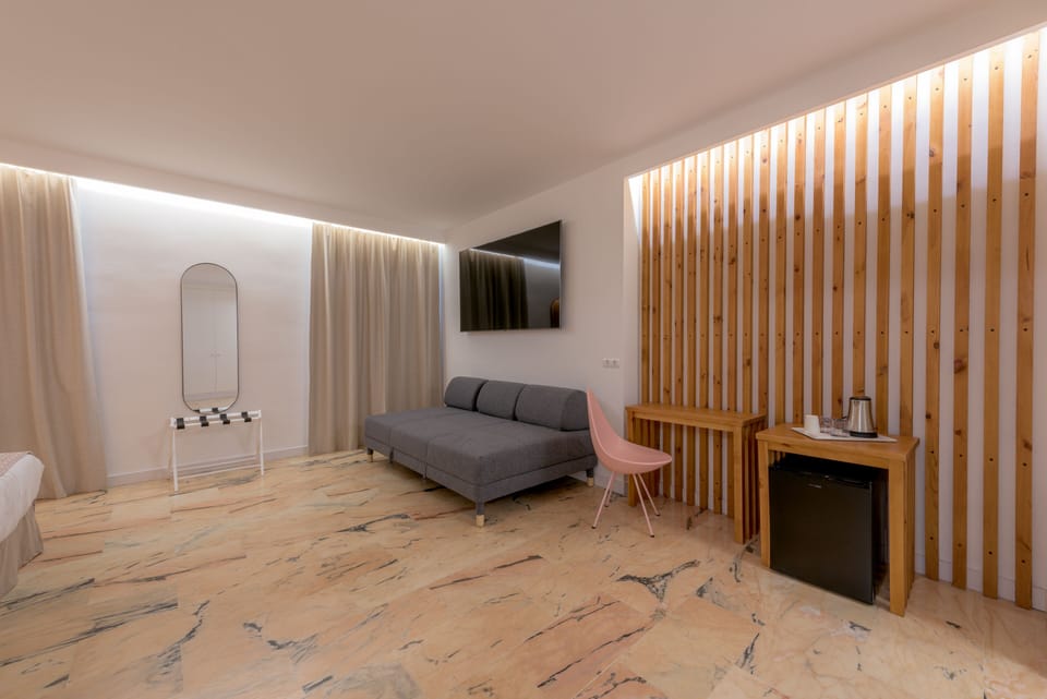 Premium Double Room, 1 King Bed with Sofa bed, Balcony | Frette Italian sheets, premium bedding, down comforters, minibar
