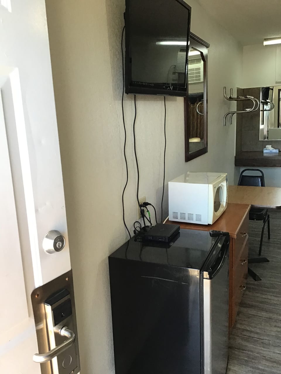 Double Room, 2 Double Beds, Non Smoking | Living area | Flat-screen TV