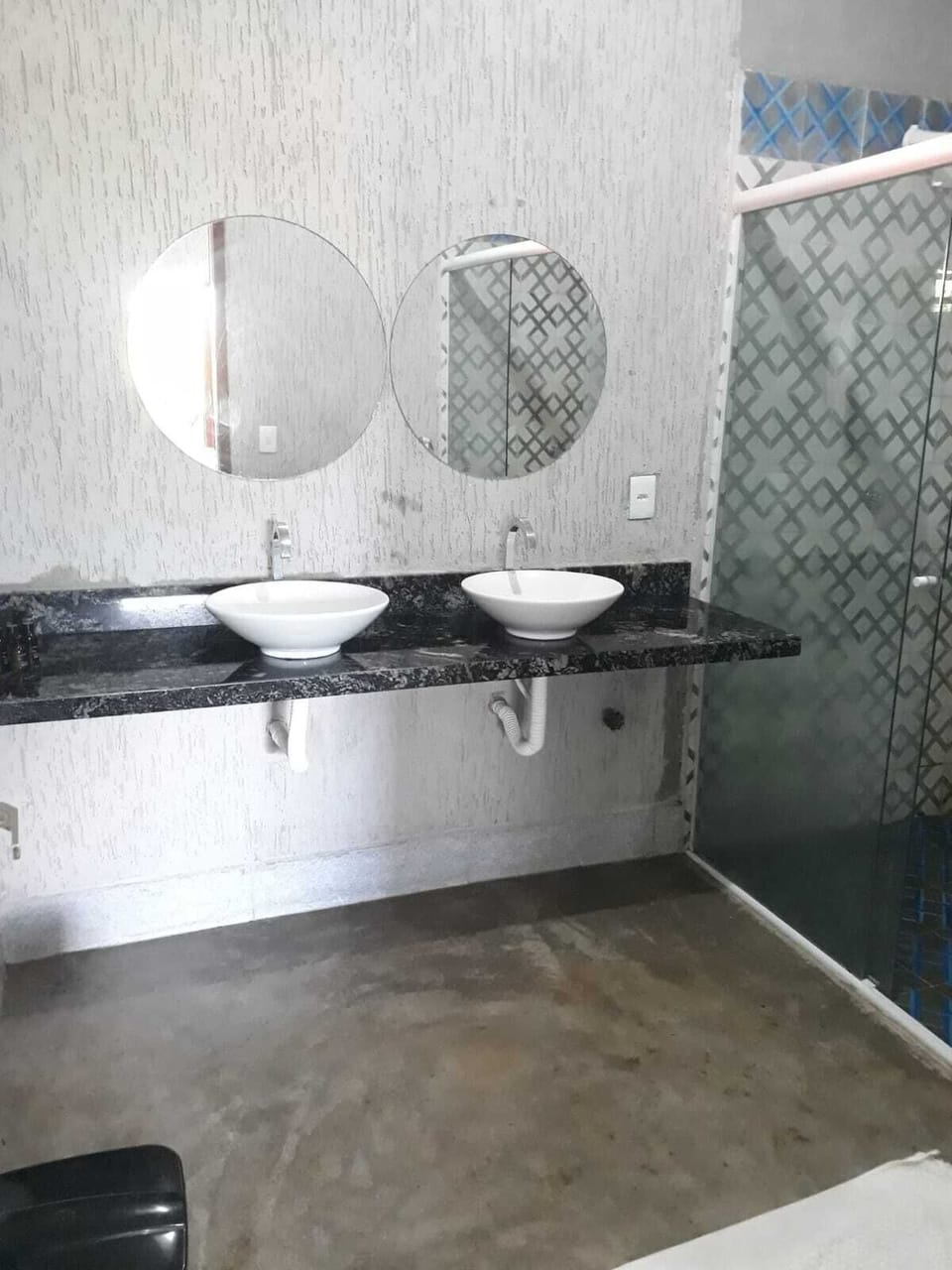 Comfort Room | Bathroom | Shower, free toiletries, hair dryer, towels