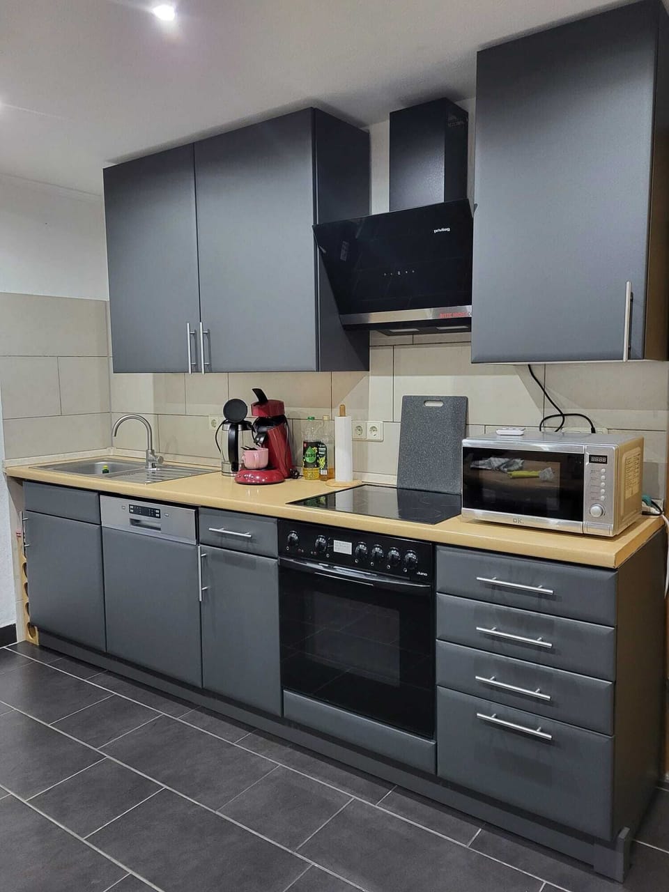 Apartment | Private kitchen | Fridge, microwave, oven, stovetop