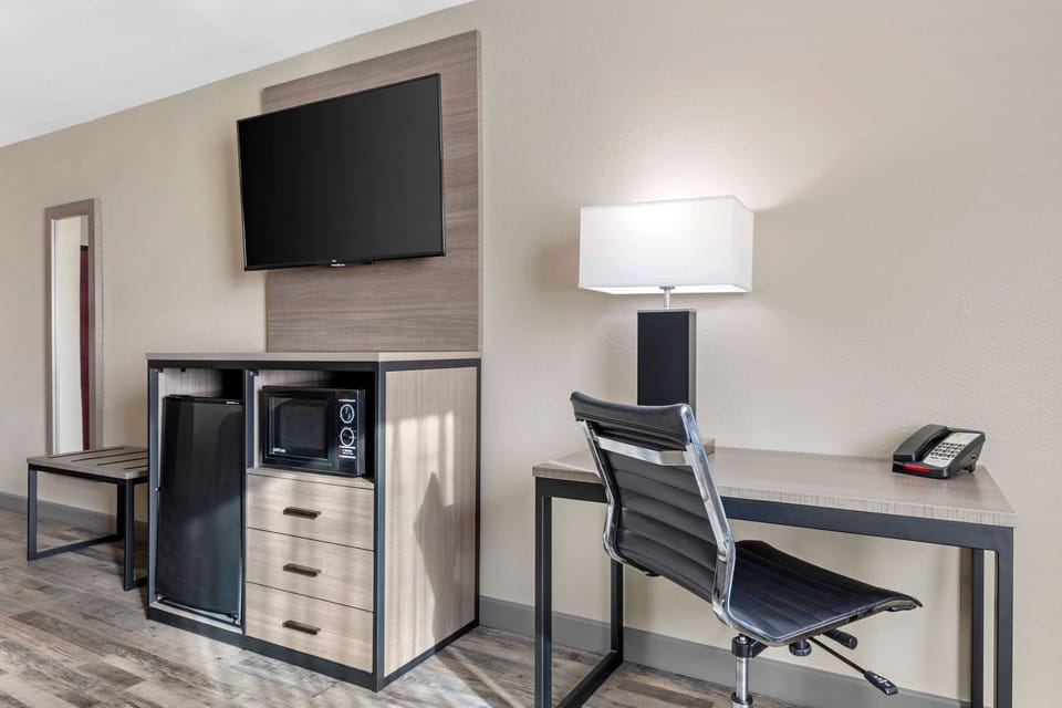 Premium bedding, pillowtop beds, desk, laptop workspace