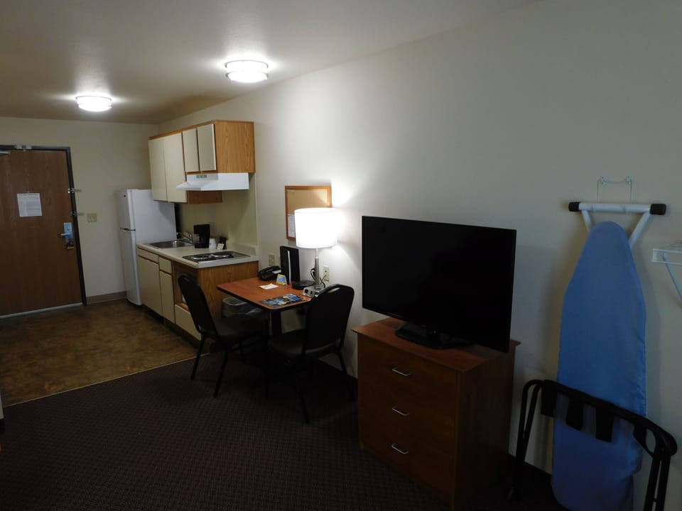 Studio, Accessible, Kitchenette | Individually decorated, individually furnished, desk, blackout drapes