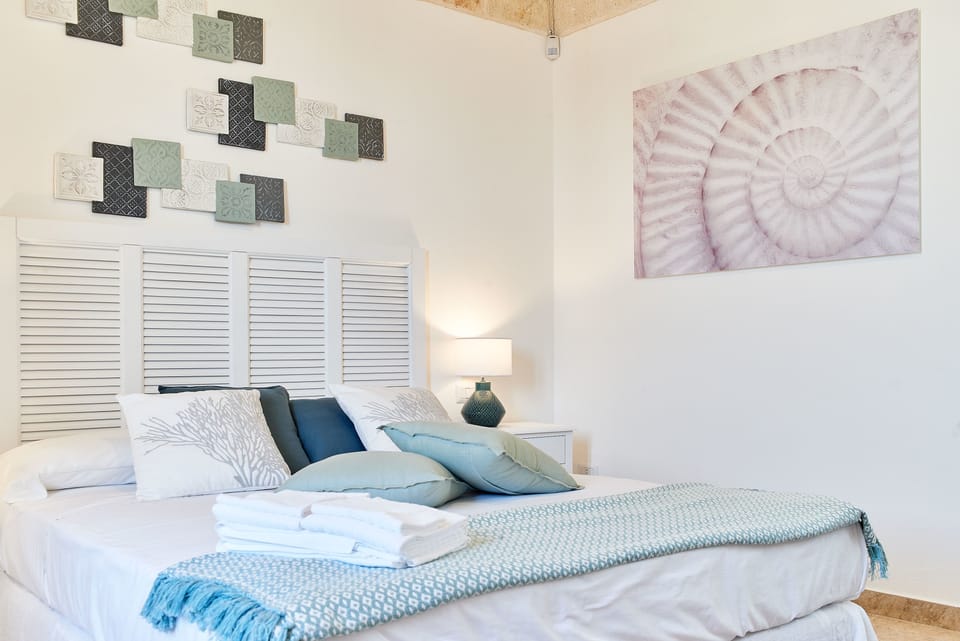 Family Room, Sea View | Minibar, in-room safe, blackout drapes, soundproofing