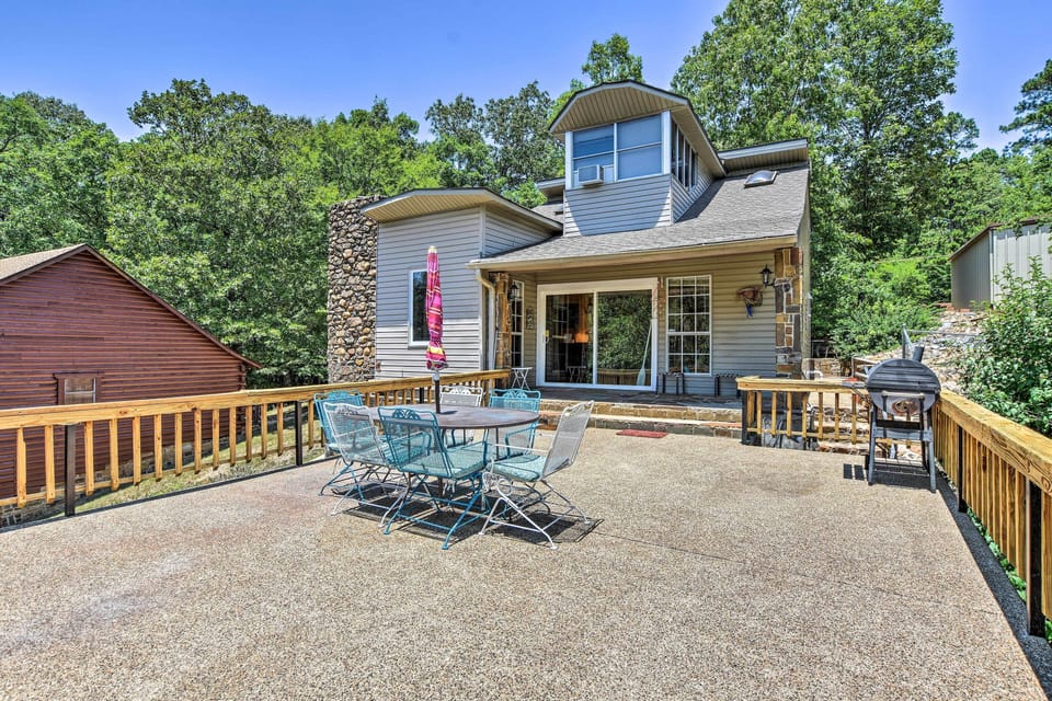 Private Deck w/ Gas Grill