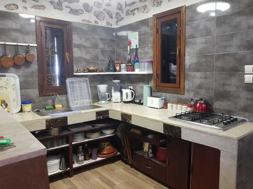 Family House, 2 Bedrooms | Private kitchen | Fridge, microwave, oven, stovetop