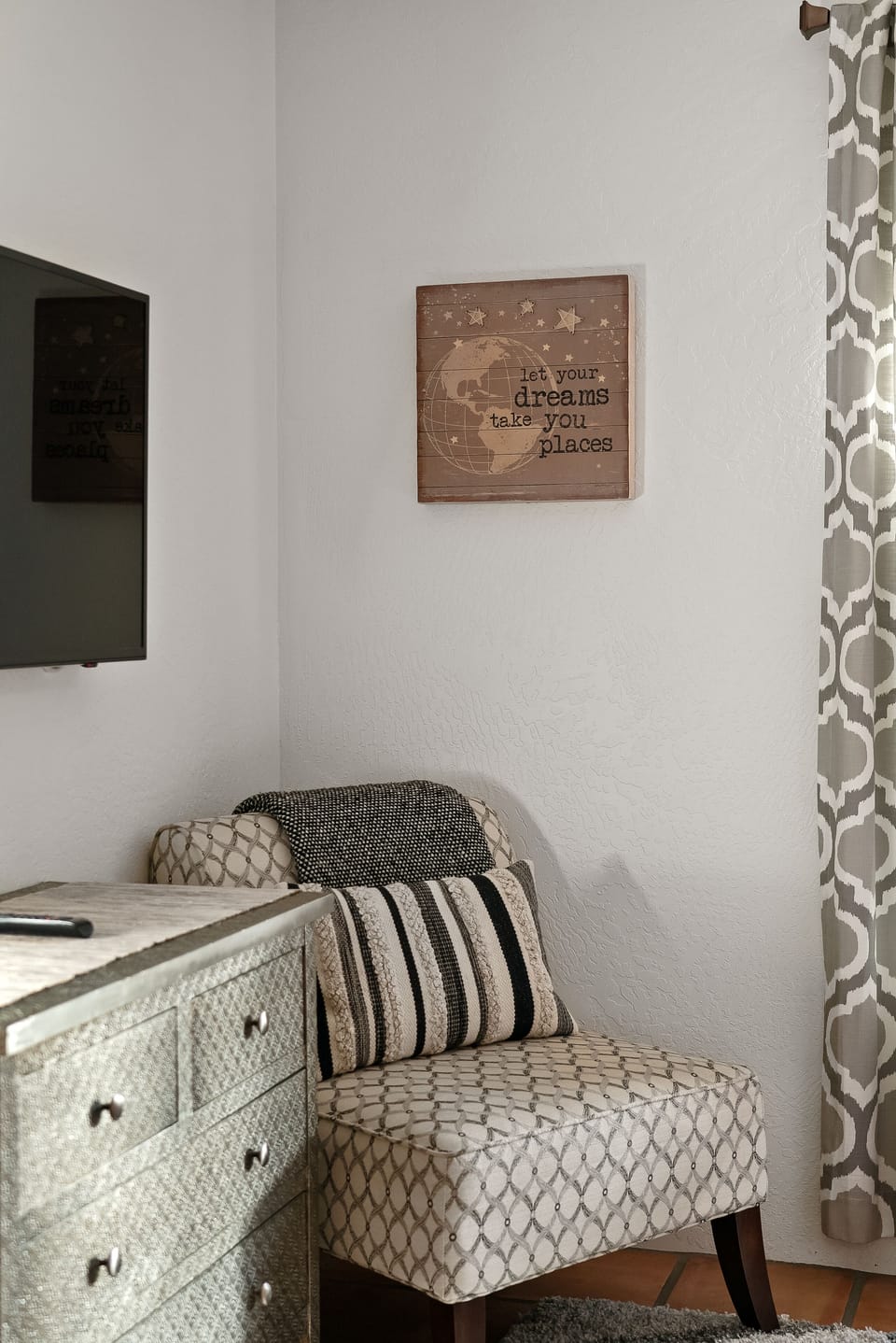 Queen bedroom