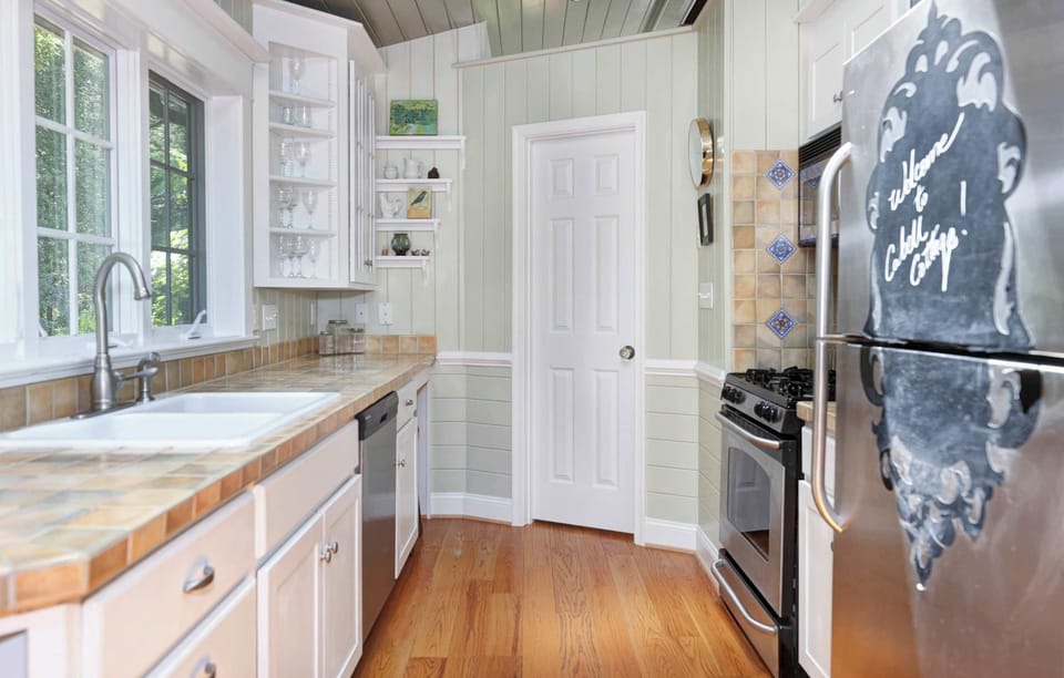 Kitchen and entrance to studio room