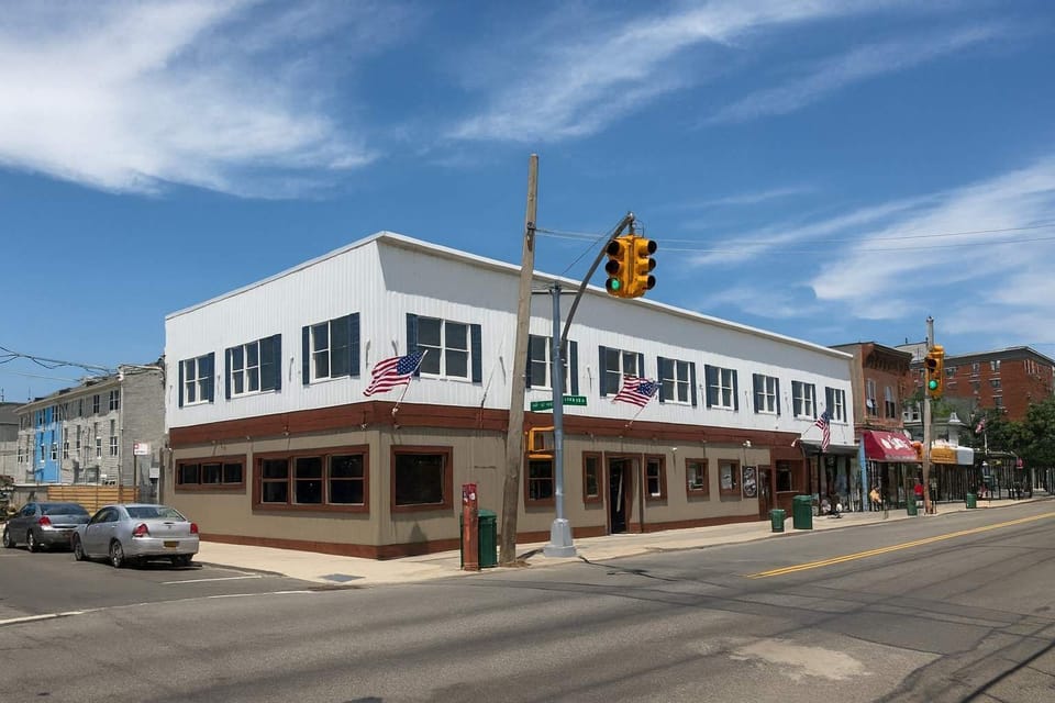 Well-located corner building in a vibrant area, close to shops, dining, and transit—ideal base for exploring the neighborhood.
