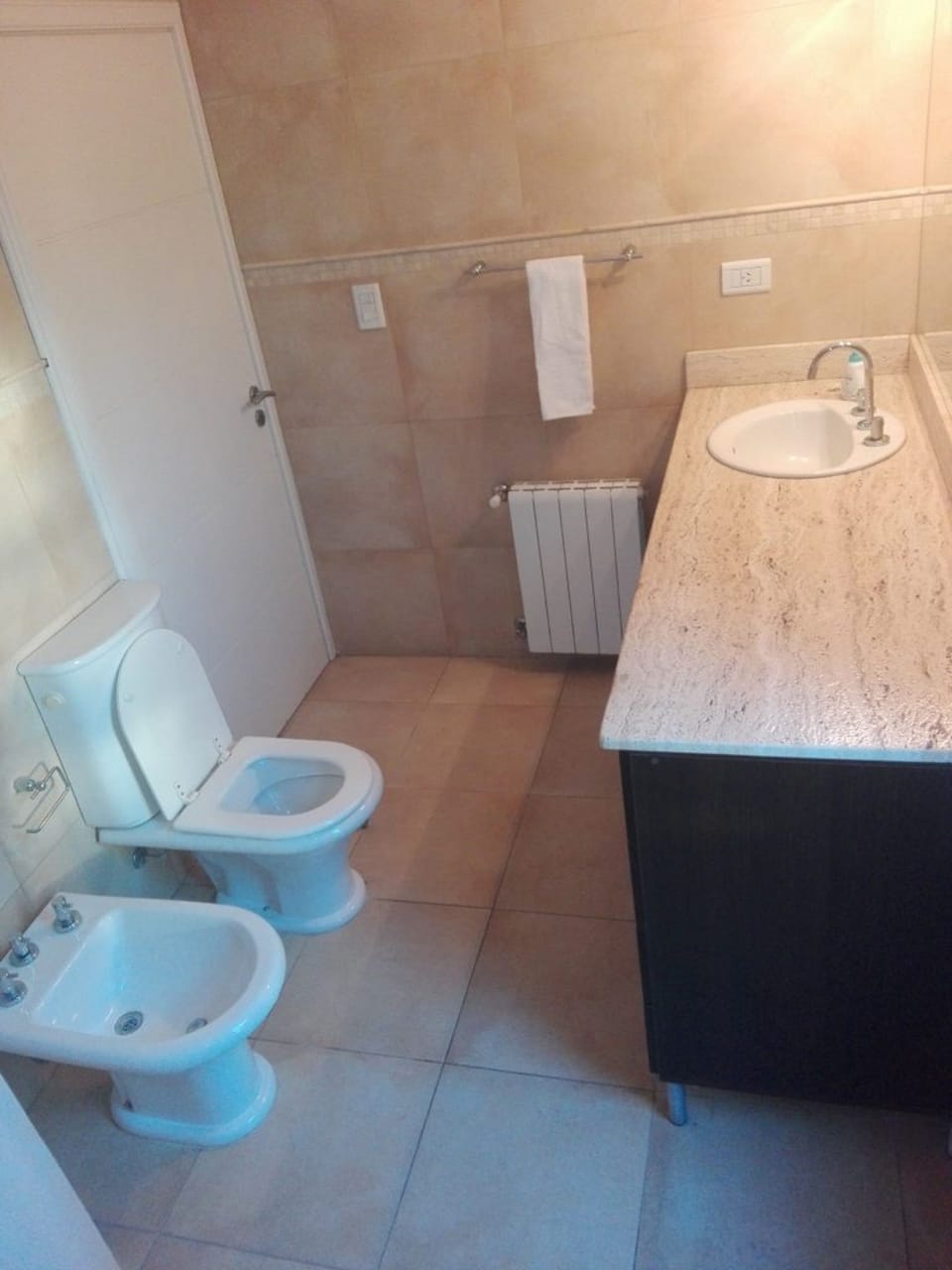 Separate tub and shower, jetted tub, free toiletries, hair dryer