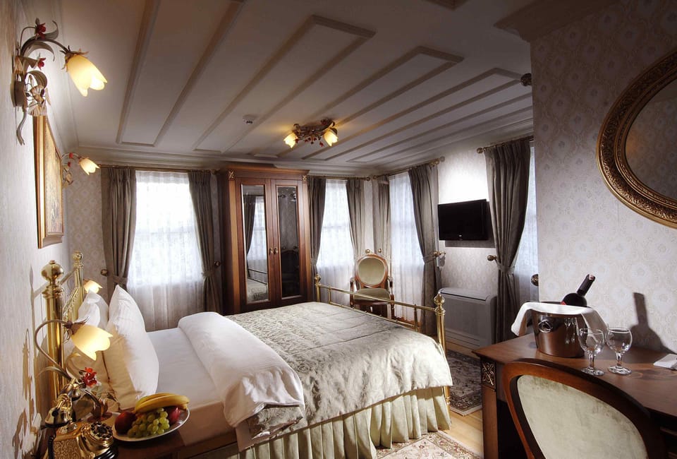 Triple Room with Extra Bed | Premium bedding, pillowtop beds, minibar, in-room safe