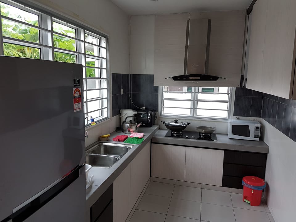 Family House, Multiple Beds, Non Smoking | Private kitchen | Full-size fridge, microwave, stovetop, electric kettle