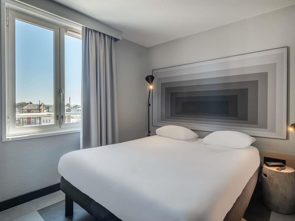 Standard Double Room, 1 Double Bed | Desk, soundproofing, iron/ironing board, free WiFi
