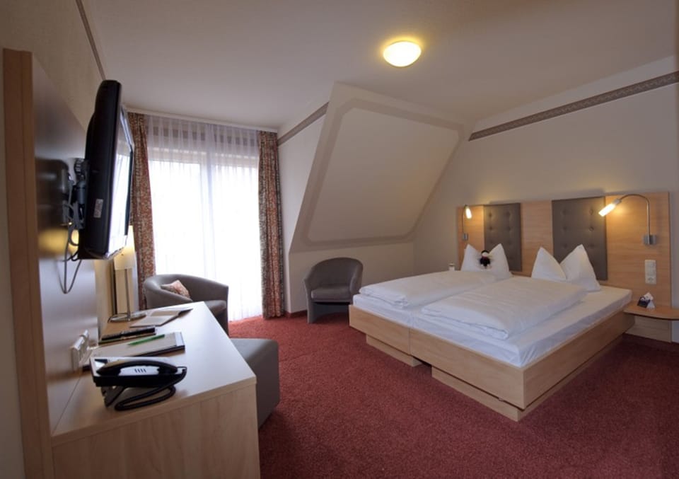Hypo-allergenic bedding, in-room safe, desk, laptop workspace