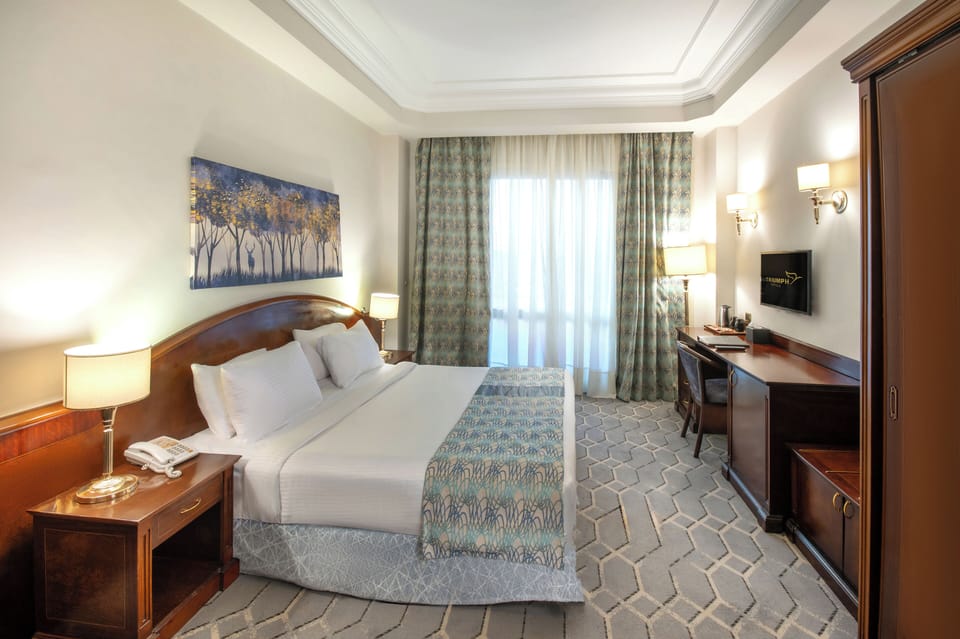 Premium bedding, in-room safe, desk, blackout drapes