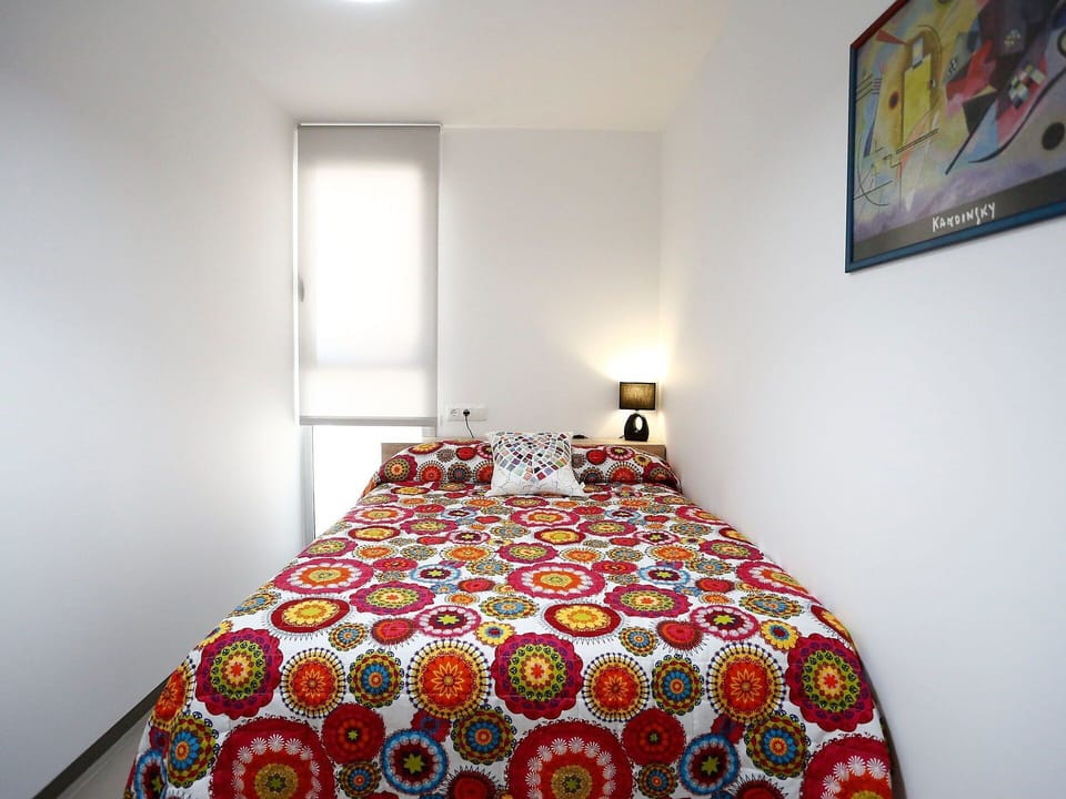 Bedroom, Bed Sheet, Room, Bed, Bedding, Property, Furniture, Bed Frame, Interior Design, Textile