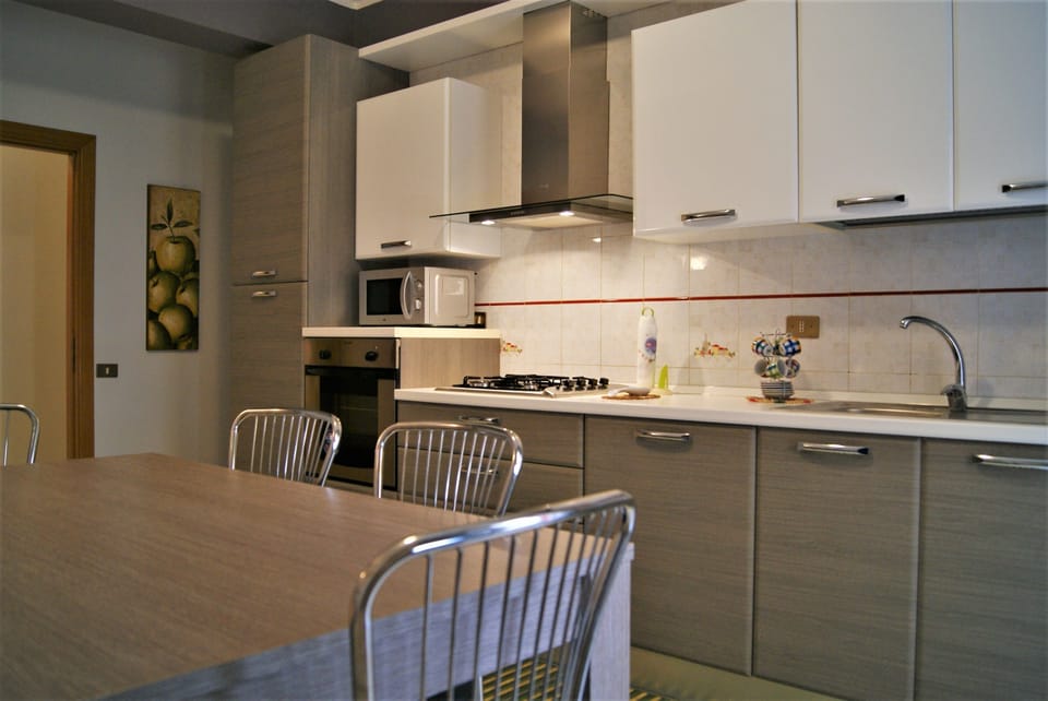 Comfort Apartment, 2 Bedrooms, Balcony, City View | Private kitchen | Stovetop, cookware/dishes/utensils