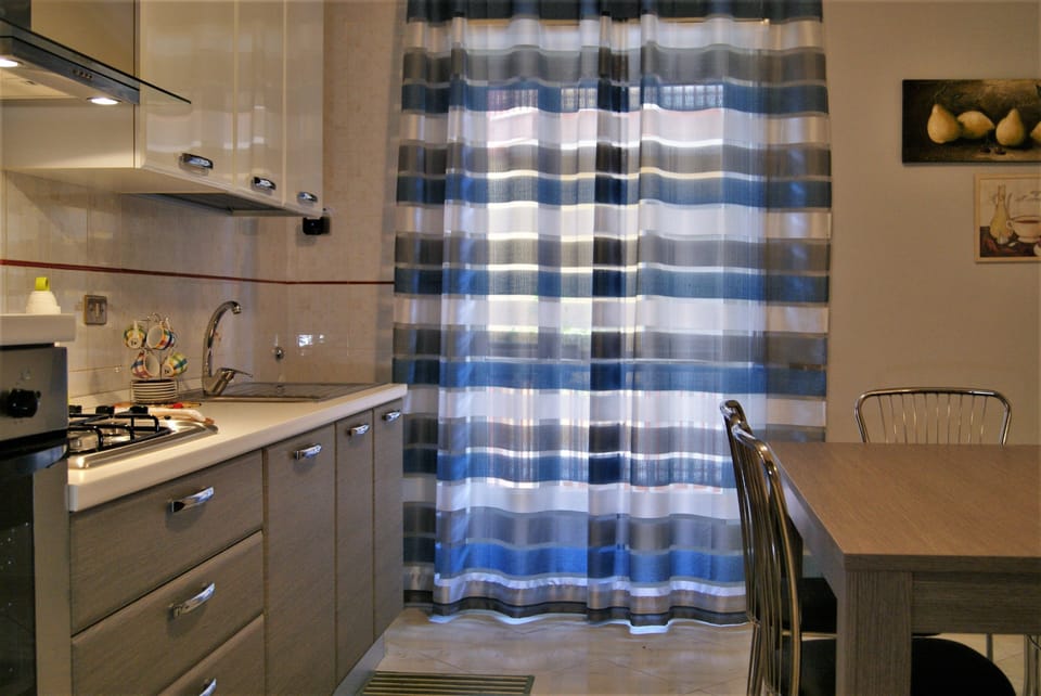 Comfort Apartment, 2 Bedrooms, Balcony, City View | Private kitchen | Stovetop, cookware/dishes/utensils