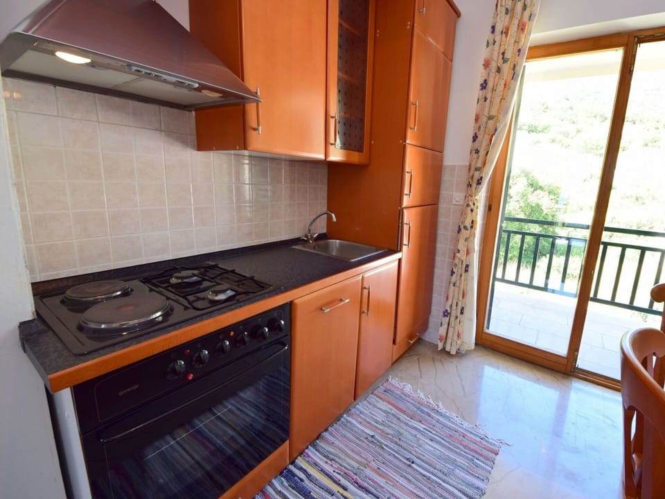 Property, Room, Countertop, Kitchen, Kitchen Stove, Furniture, Cabinetry, Building, Floor, Major Appliance