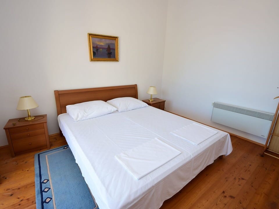 Bedroom, Furniture, Bed, Room, Bed Sheet, Property, Bedding, Mattress, Bed Frame, Floor
