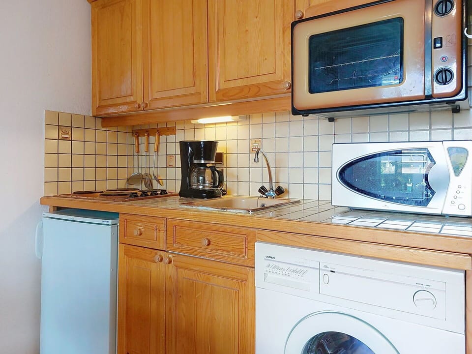 Kitchen, Countertop, Major Appliance, Kitchen Appliance, Plumbing Fixture, Sink, Cabinetry, Interior Design, Flooring, Tap