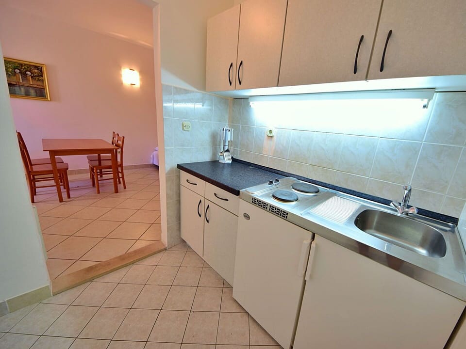 Cabinetry, Kitchen Sink, Countertop, Tap, Sink, Plumbing Fixture, Kitchen Appliance, Kitchen, Kitchen Stove, Wood
