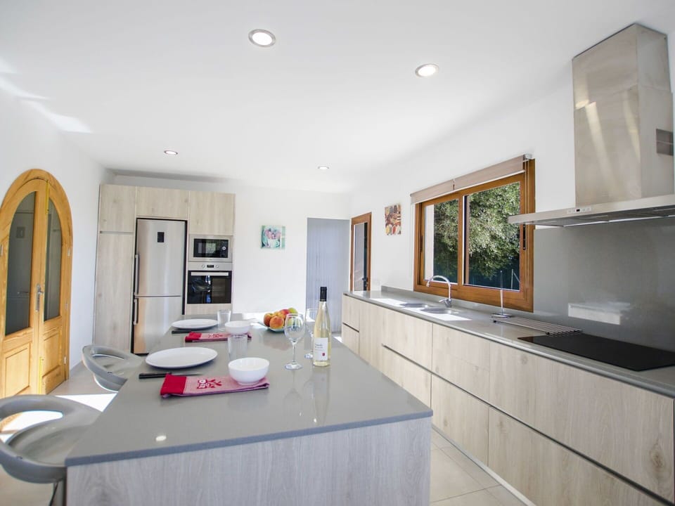 Property, Room, Furniture, Building, Interior Design, Countertop, Kitchen, Real Estate, House, Cabinetry