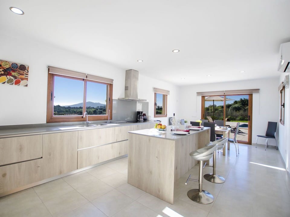 Property, Room, Building, Interior Design, Furniture, House, Real Estate, Floor, Ceiling, Kitchen