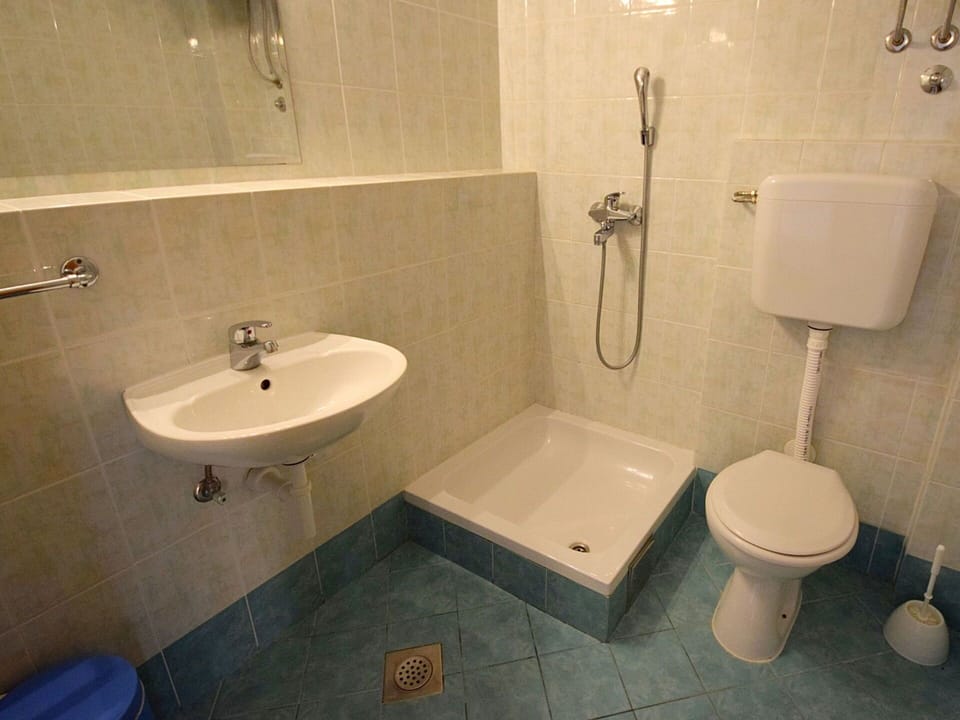 Plumbing Fixture, Property, Sink, Bathroom Sink, Tap, Purple, Bathroom, Interior Design, Lighting